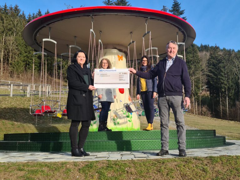 Spende Edelwies an TC Neukirchen