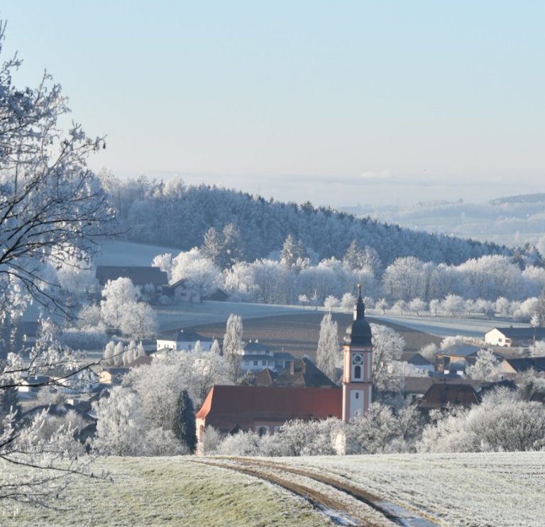 Winterfoto m. Kirche